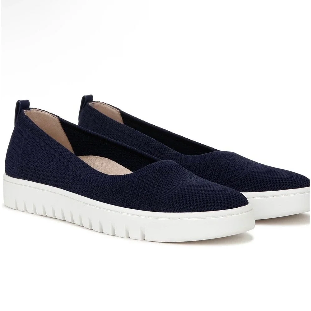 Vionic Womens 8 Medium Navy Blue Knit Slip On Sneakers Comfort Walking Flats New